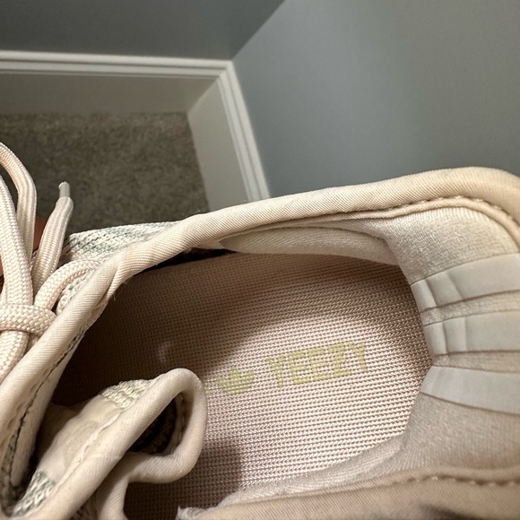 adidas Yeezy Boost 350 V2 | Citrin (Non-Reflective) - Picture 6 of 9
